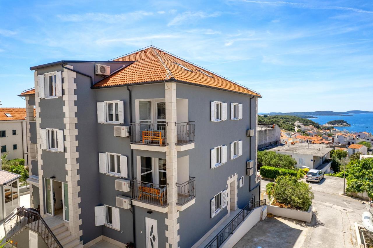 Deluxe Apartments Primi Hvar Town Exterior photo