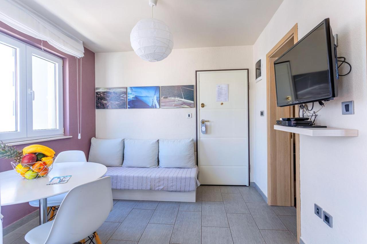 Deluxe Apartments Primi Hvar Town Exterior photo