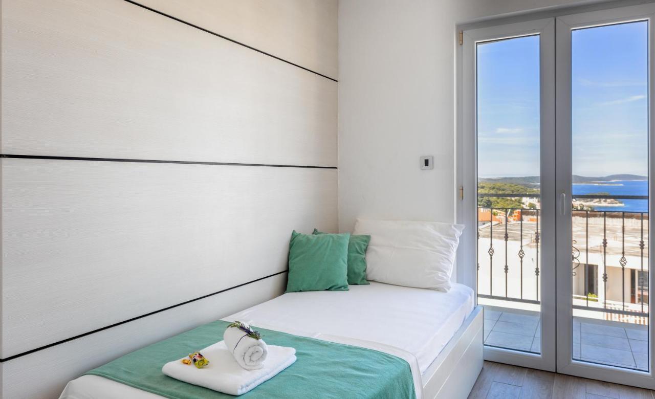 Deluxe Apartments Primi Hvar Town Exterior photo