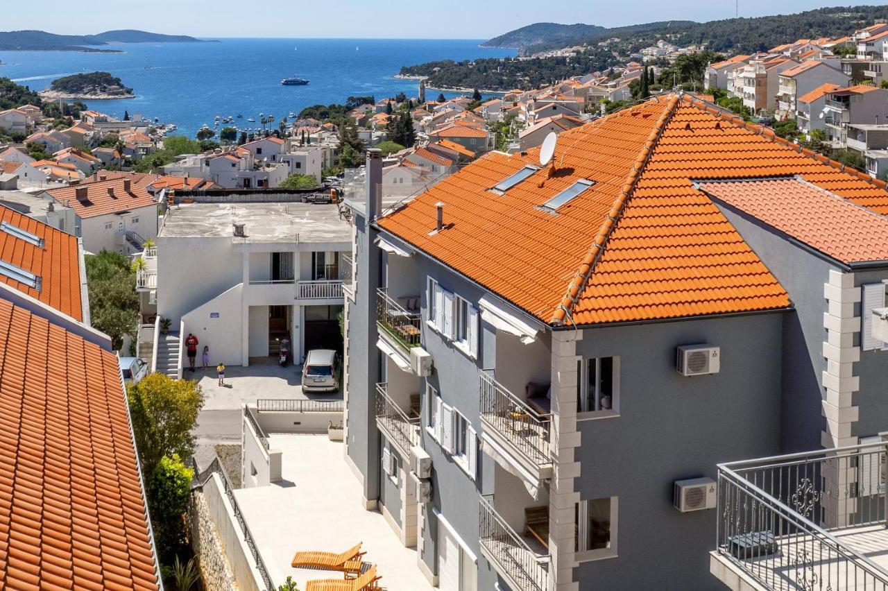 Deluxe Apartments Primi Hvar Town Exterior photo