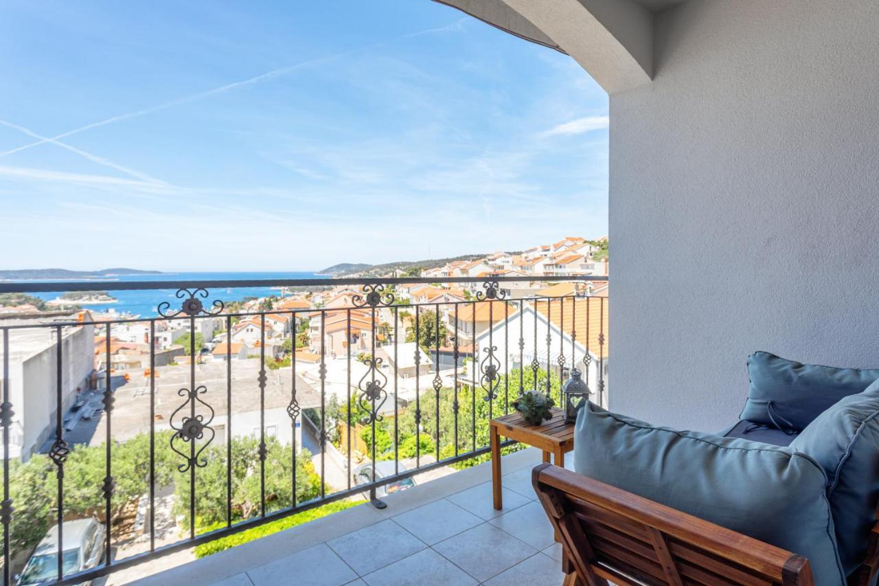 Deluxe Apartments Primi Hvar Town Exterior photo