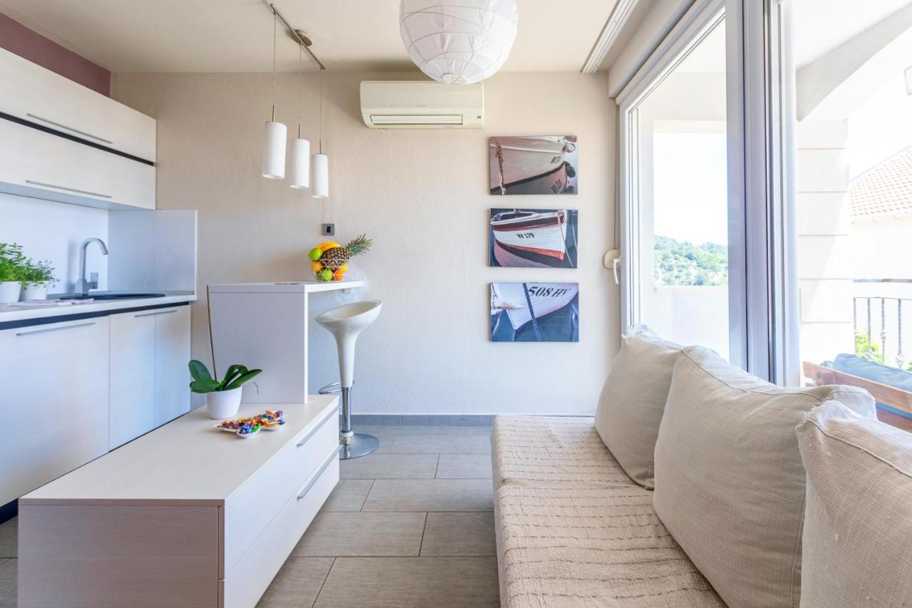 Deluxe Apartments Primi Hvar Town Exterior photo