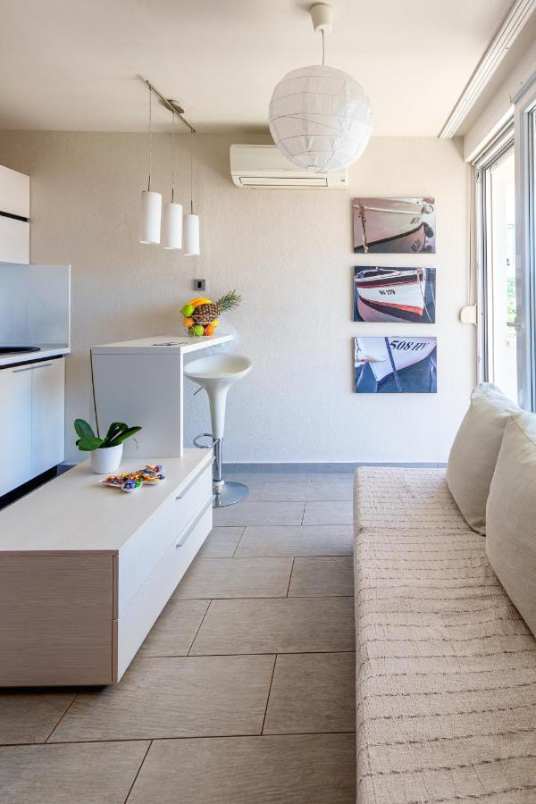 Deluxe Apartments Primi Hvar Town Exterior photo